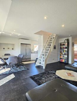 Im Herzen von Usingen mit tollem Blick - Dachgeschosswohnung mit zwei Bädern & Tiefgaragenstellplatz - Usingen