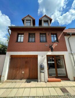 Großzügiges Wohnhaus mit Garage und Garten im Zentrum von Haldensleben - Haldensleben