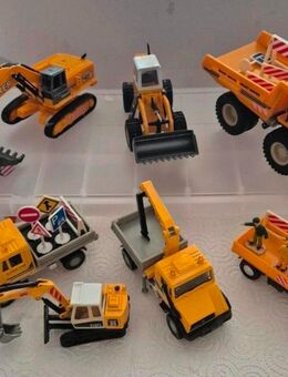 Spielzeug: Baufahrzeuge Set Zustand wie Neu - Zerbst (Anhalt)