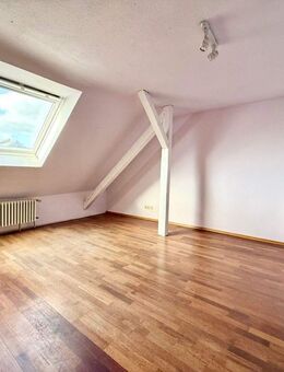 Nette Dachgeschosswohnung in ruhigem 4-Familienhaus - Saarbrücken