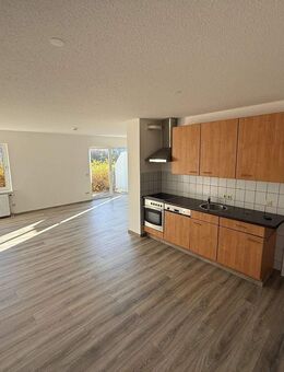 Erste gemeinsame Wohnung? Hier passt's! - Modernisierte 2-Zimmer-Wohnung mit Einbauküche und Balkon - Wolfsburg