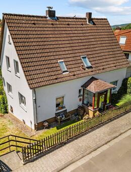 **Charmantes gepflegtes Einfamilienwohnhaus auf großem Grundstück in ruhiger Wohnlage** - Linsengericht