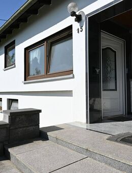 Charmantes Haus mit Geschichte sucht Zukunft, 819m² Grund warten auf neues Leben - Bernstadt