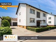 Zweifamilienhaus in zentraler Lage / Bebauung im Garten möglich - Karlsdorf-Neuthard
