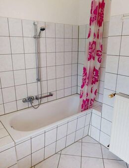2 Zimmer mit großer Küche und Tageslichtbad mit Wanne - Jüchen