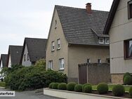 Einfamilienhaus mit Garage und Freisitz - Bitterfeld-Wolfen