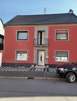 Geräumiges Familienhaus mit Terrasse und gepflegter Gartenanlage - Püttlingen