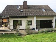 Haus mit Einliegerwohnung auf großem Grundstück in bevorzugter Lage von Sundern-Hachen nähe Sorpesee - Sundern (Sauerland)