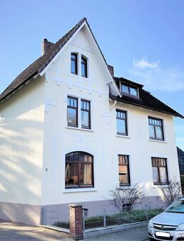 Altbaucharme in Elbnähe: Vermietetes Mehrfamilienhaus mit 5 Einheiten in ruhiger Seitenstraße - Wedel