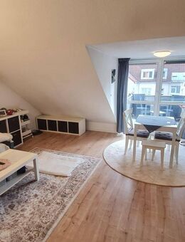 Solide 3 Zimmer-Dachgeschoss Wohnung mit Loggia und TG-Stellplatz - Schwanstetten