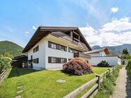 Gemütliche 2-Zimmer-Dachgeschosswohnung mit Charme und Blick in ruhiger Lage von Aschau - Aschau (Chiemgau)