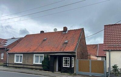 Solides Handwerkerhaus in Etingen mit ausstreichend Nebengelass