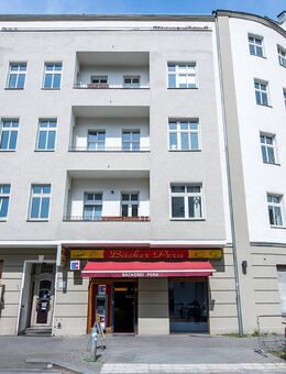 Kreuzberg im Immo-Portfolio: Solide vermietete 2-Zimmer-Wohnung mit Balkon im Vorderhaus - Berlin