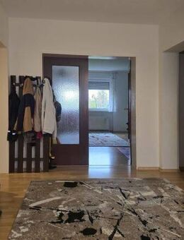 EI6724 Großzügige und ruhige 3,5 Zimmer-Eigentumswohnung mit Südwest-Loggia / Neutraubling - Neutraubling