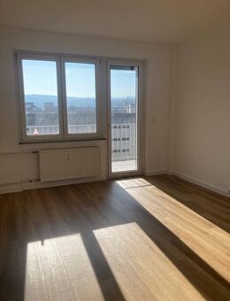 Lichtdurchflutende 4 Zimmer Wohnung mit Balkon - Pforzheim