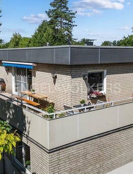 Sonnige 3 Zimmer Dachgeschosswohnung mit großem Südbalkon - Hamburg