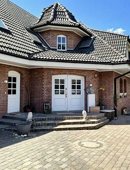 Ihre Villa mit Einliegerwohnung, traumhaften Garten und Teich - Alles unter einem Dach - Bargteheide