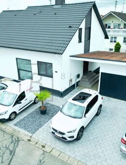 Wohnglück auf zwei Ebenen - Stilvoll modernisiertes Einfamilienhaus mit Gartenidylle - Bibertal