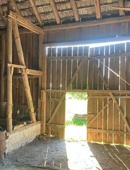 Feldsteinhaus mit Nebengebäuden - entkernt, großzügig, visionär - Steinhöfel