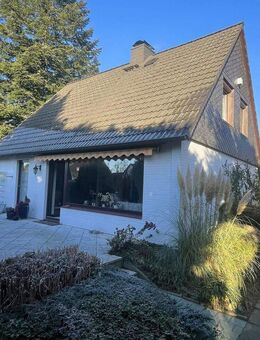 ***Zeitloses Zuhause mit schönem Garten*** - Henstedt-Ulzburg