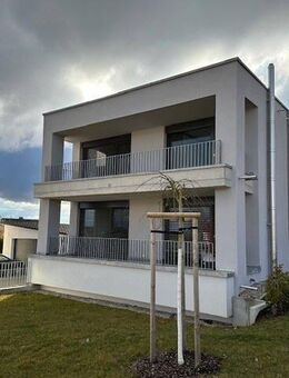 Moderne Wohnung mit viel Licht - Einbauküche und TG Stellplatz - Ballendorf