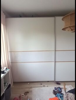 Kleiderschrank mit Schiebetüren - Hamburg