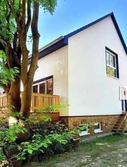 IMMOBERLIN.DE - Ersteinzug! Sehr attraktives Haus mit Südterrasse, Garage & Sonnengarten in naturverbundener Lage - Stechlin