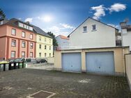 Top!! Mehrfamilienhaus: 5 Wohnungen, 1 Ladenfläche, 2 Garagen und 2 Stellplätze - Frankfurt (Main)