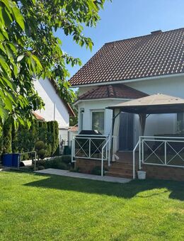 Doppelhaushälfte mit Einliegerwohnung, Garten u. Garage in Mommenheim - Mommenheim