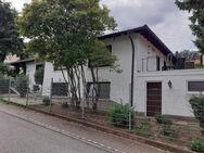 Freisen OT! Freistehendes, großzügiges Komforthaus mit Einliegerwohnung, Wintergarten, Balkon, Garten, Do-Garage und Stellplätzen, in Oberkirchen - Freisen