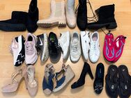 Getragene Sneakers, heels, pumps - Neu Isenburg