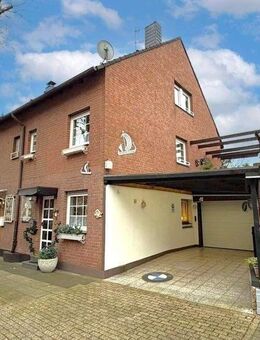 Doppelhaushälfte in Oberhausen-Eisenheim mit Garten, Garage, Carport, zwei Terrassen und mehr! - Oberhausen