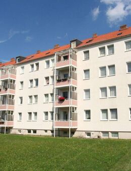 * sanierte 2 Zimmer * Tageslichtbad * - Borsdorf