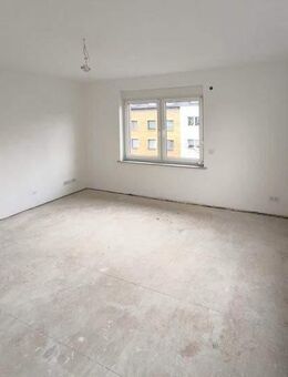 Teilrenovierte 2 ½ Raum Wohnung in Oberhausen nähe Hauptbahnhof - Oberhausen