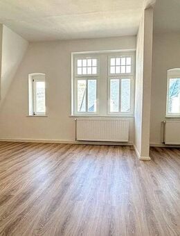 2 Monate Kaltmietfrei + Sparpaket! Perfekte WG-Wohnung im Dachgeschoss mit Einbauküche - Freiberg