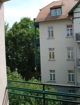 * 2 Zimmer * Loggia * modern saniertes Bad mit Wanne * PKW-Stellplatz * - Leipzig