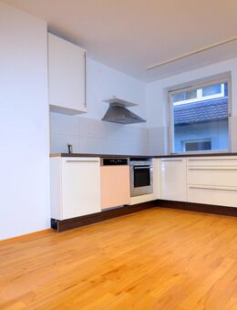 Großzügige 5-Zimmer Altstadt-Wohnung, Einbauküche und Esszimmer, Master-Badezimmer, Gäste-Badezimmer, Hauswirtschaftsraum in Top-Innenstadt Lage - Amberg