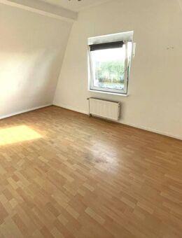 Charmante 3-Zimmer-Dachgeschosswohnung - Ideal für Paare oder 2er Frauen WG - Krefeld