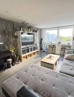 Gut geschnittene und helle Eigentumswohnung mit Blick ins Weite und Loggia - Kiel