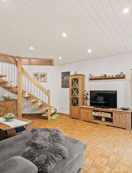 Licht - Luft - Lifestyle - modernisierte Maisonette-Wohnung inkl. Balkon und TG-Platz - Lottstetten