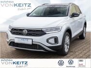 VW T-Roc, 1.0 TSI LIFE, Jahr 2023 - Kerpen (Kolpingstadt)