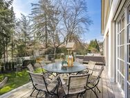 Hochklassiges Familiendomizil von 2022 mit modernster Haustechnik, Kamin, Sauna und Pool - Gräfelfing
