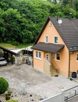 Attraktives Einfamilienhaus mit traumhaftem Garten in ruhiger Umgebung - Schwandorf