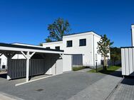 Siegblick inklusive! Neubau-Doppelhaushälfte mit Garten, Einliegerwohnung, Carport, Stellplatz und zwei Terrassen in Top-Lage von Hennef - Hennef (Sieg)