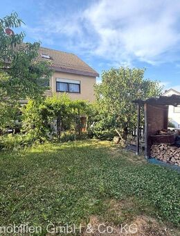 **Idyllisches Zuhause: Helle 3,5-Zimmer-Wohnung mit Gartenanteil und Garage** - Leutenbach (Baden-Württemberg)