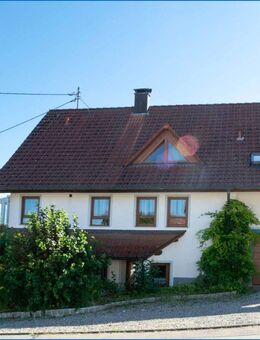 Attraktives Generationshaus mit zwei großen Garagen und schöner Fernsicht, in ruhiger Ortsrandlage! - Pfullendorf