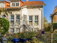 Doppelhaushälfte mit Carport, Garten mit Terrasse und Gartenhaus und Tageslichtbädern - Belgershain