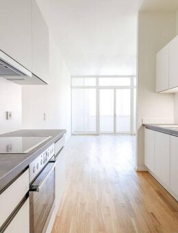 Lichtdurchflutete Eleganz: Großzügige Etagenwohnung mit Wintergarten und moderner Einbauküche - Dresden