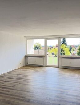 Attraktive 3-Zimmer-Wohnung (82 m²) mit Loggia, modernem Bad & frisch saniertem Hausdach – Garage auf Wunsch - Wendelstein