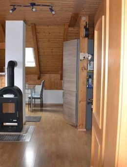 Möblierte 3 Zimmer-DG-Whg., Elsendorf - Elsendorf